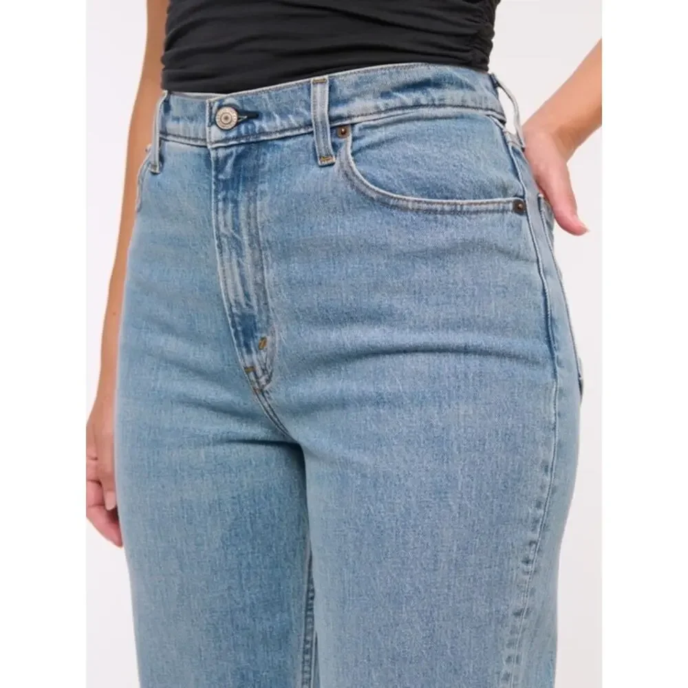 Abercrombie Curve Love Ultra High Rise 90's Straight Jeans Medium Wash Size 26L
